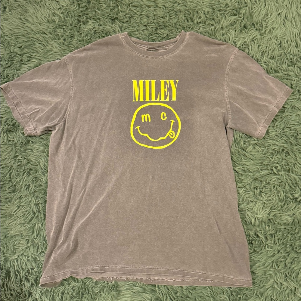 Comfort Colors Graphic Tee in Brown and Yellow